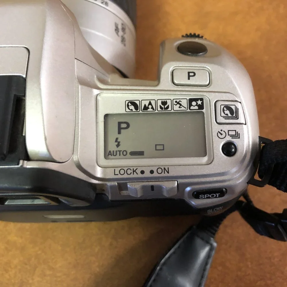 Minolta Maxxum STsi 35mm Film Camera with Minolta 28-80mm AF Zoom Lens